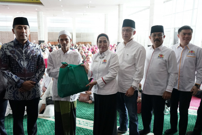 KADIN DKI Jakarta Bagikan Ribuan Paket Sembako dan Gelar Bazar Murah di Jaktim