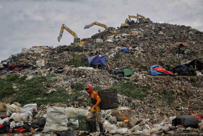 Jelang Lebaran, 24 Ribu Keluarga Terima Uang Kompensasi Bau Sampah TPST Bantar Gebang 
