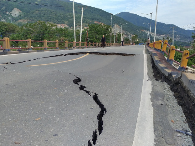 Jembatan Penghubung di Sulteng Ambles, Jalur Mudik Terganggu