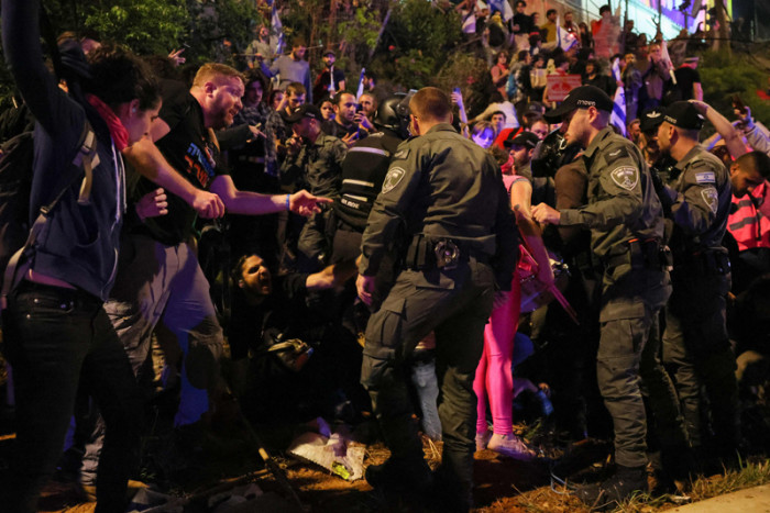 Ratusan Ribu Warga Israel Lanjutkan Protes Netanyahu