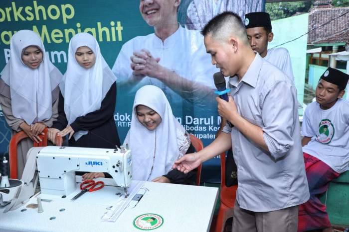 SDG Jabar Berikan Pelatihan Menjahit Bagi Santi Ponpes Darul Ma'rif Sukabumi