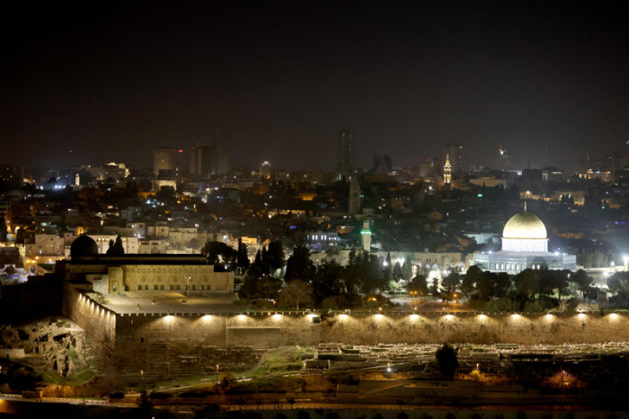 Polisi Israel Serang Jemaah di Masjid Al Aqsa Yerusalem