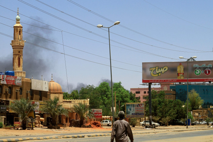 Pertempuran Berlanjut di Sudan, Ribuan Orang Terluka dan Perampokan Merajalela