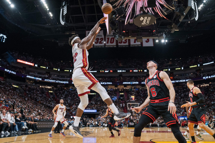 Butler Pimpin Heat Tekuk Bulls dan Melaju ke Babak Playoff NBA