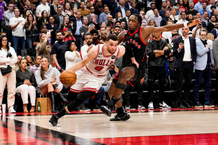 LaVine Pimpin Bulls Kalahkan Raptors di Laga Play-In