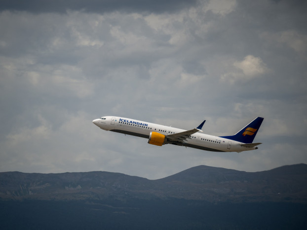 Icelandair Borong 25 Jet Airbus A321