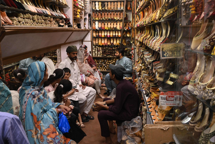 Inflasi Melonjak, Aktivitas Liburan Idul Fitri Lesu di Pakistan