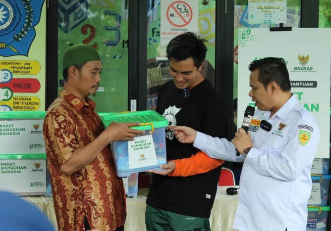 Bersama Baim Wong, Baznas Bagikan Paket Ramadhan Bahagia kepada Komunitas Pertuni dan Mustahik