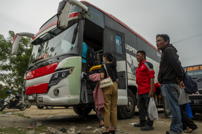 Meski Tiket Mahal, Warga tetap Pilih Naik Bus untuk Mudik