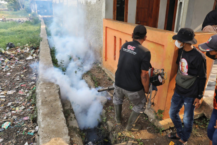 Waspada Bahaya DBD, Relawan Ganjar Gelar Fogging di Tangerang