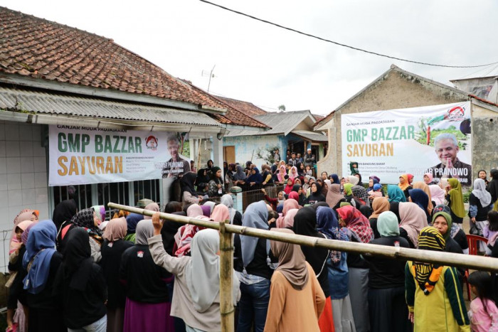 GMP Gelar Bazar Sayuran Produksi Petani Desa Cikidang, Lembang