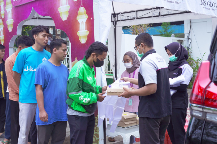 J99 Corp Tebar Inspirasi Ramadan dengan Berbagi Puluhan Ribu Takjil
