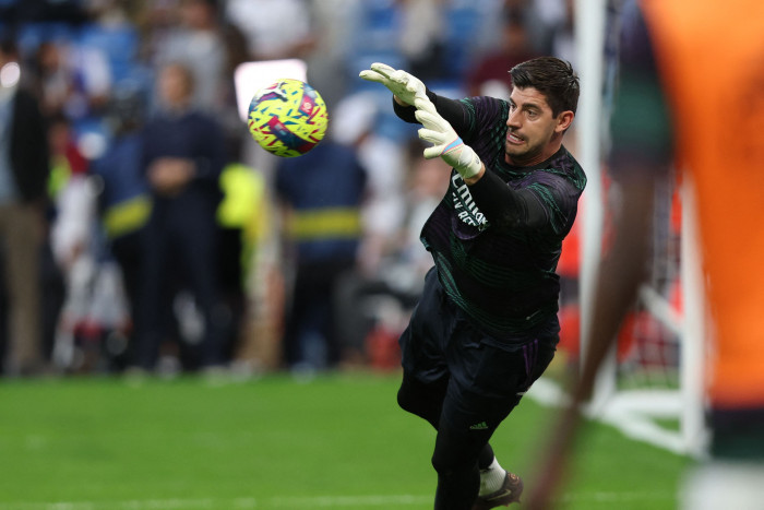 Courtois Tegaskan Real Madrid belum Menyerah Kejar Barcelona