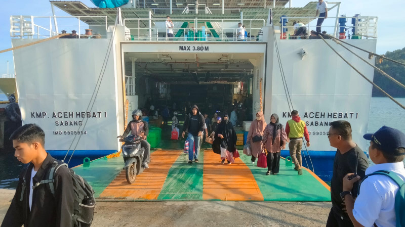 Penumpang Melalui Penyeberangan Aceh-Simeulue mulai Ramai