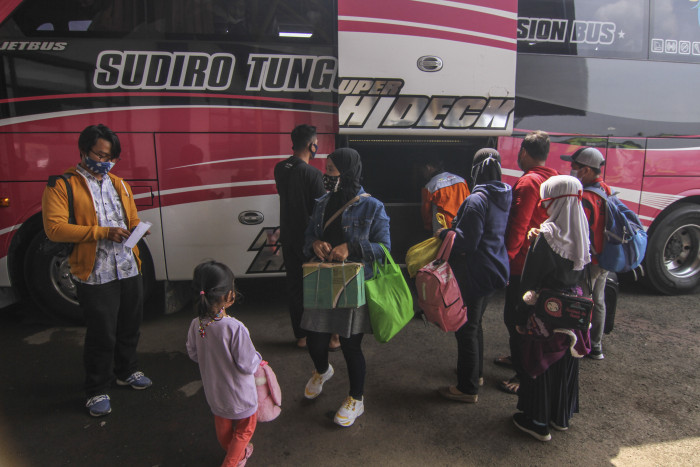 Penumpang Mudik Bus AKAP di Terminal Jatijajar Depok Meningkat
