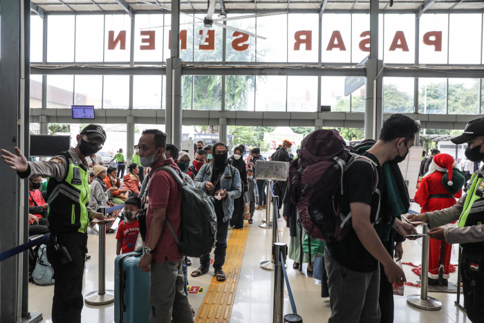 Stasiun Pasar Senen Mulai Ramai Pemudik