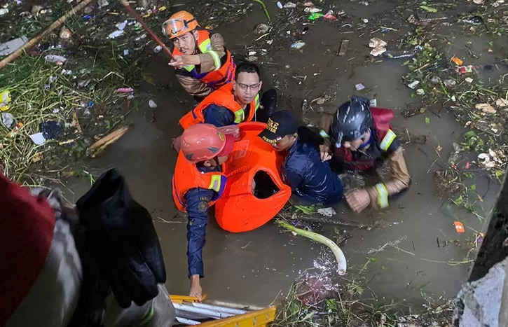 Pulang Silaturahmi, Kakak Adik di Depok Tewas Terseret Banjir