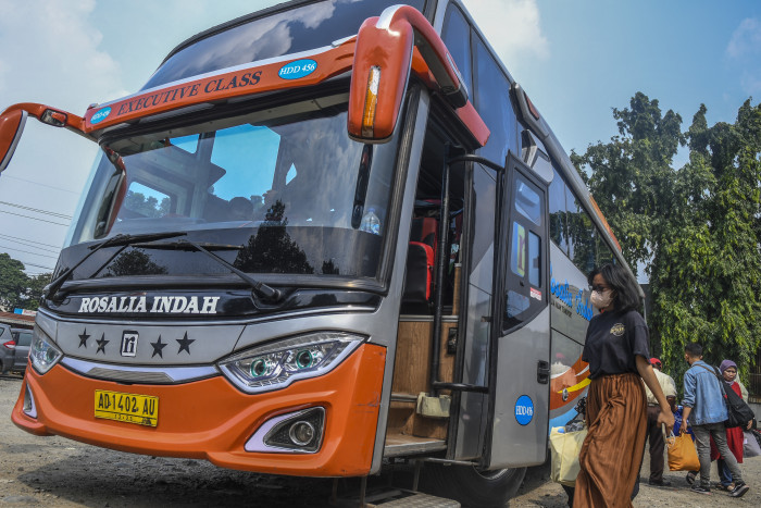 Pemudik di Terminal Pondok Pinang Keluhkan Kenaikan Harga Tiket