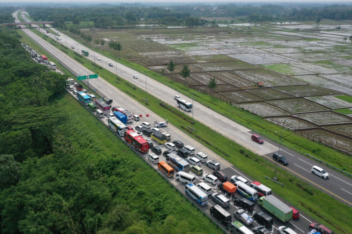 Pemudik Padati Jalur Pantura di Cirebon