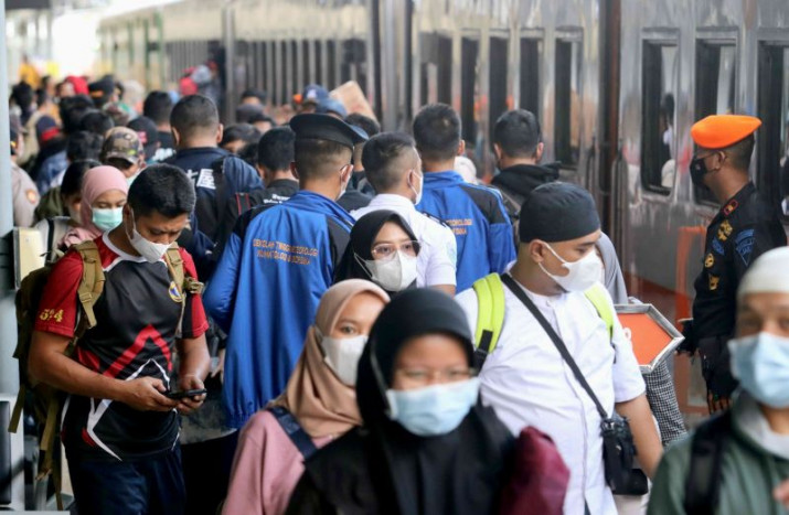 KAI Wajibkan penumpang Pakai Masker di Stasiun dan Kereta