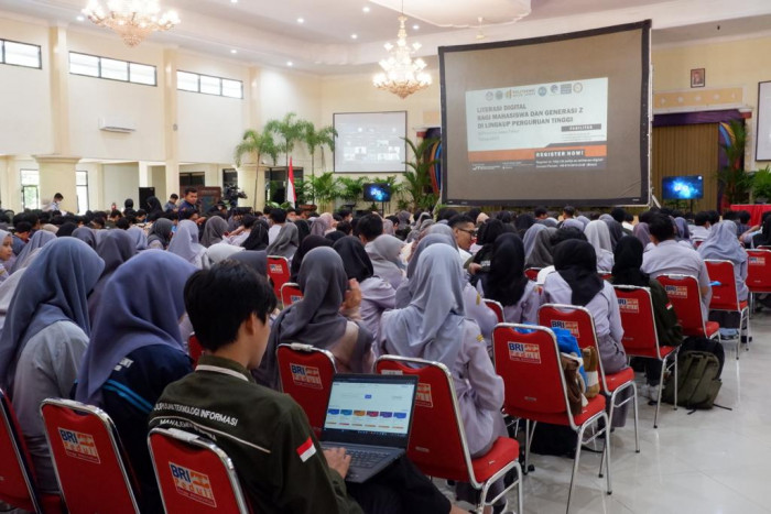 Ratusan Mahasiswa Generasi Z di Jatim Tingkatkan Literasi Digital