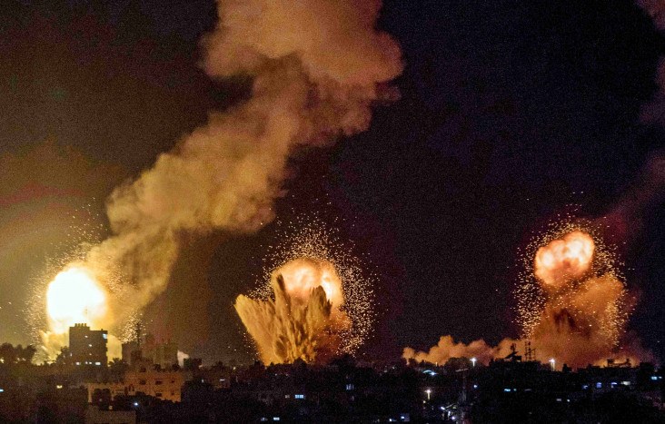 Diserang Roket, Israel Balas Tembakan Artileri ke Suriah