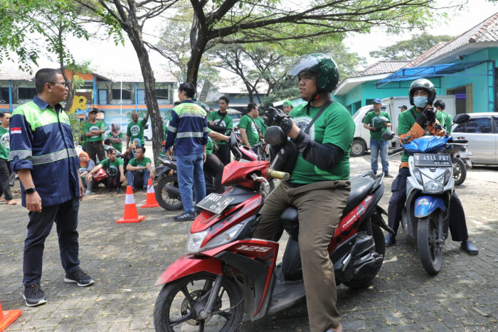 Kajol Indonesia Gelar Pelatihan Safety Riding Bagi Driver Ojol di Cikarang