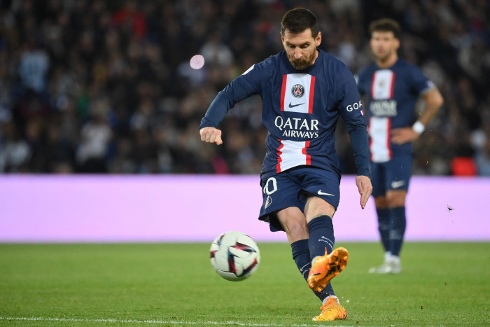 Messi Dicemooh Pendukung Sendiri saat PSG Hajar Ajaccio
