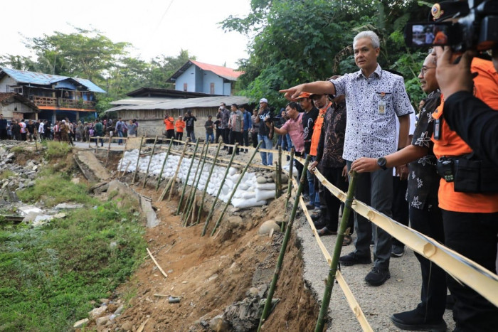  Jalur Banjarnegara-Kebumen Ambles, Ganjar Siapkan Anggaran Darurat
