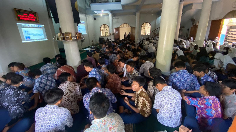 Cegah Cyberbullying, Kemenkominfo Ajak Siswa di Depok Melek Digital