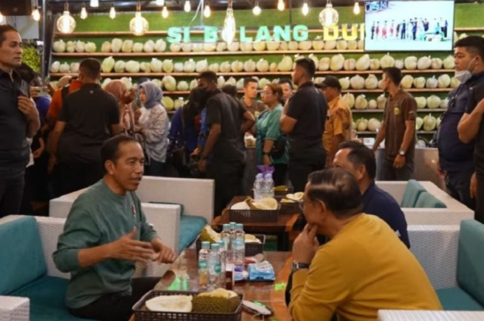 Jokowi Rayakan Medali Emas Sepak Bola SEA Games dengan Pesta Durian