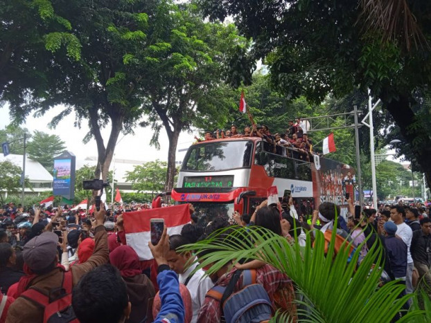 Animo tak Terbendung, Bus Arak-arakan Tim U-22 Indonesia Tersendat