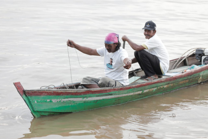 Komunitas Nelayan Pesisir Sumsel Peduli Lingkungan ke Warga di Sekitar Sungai Musi