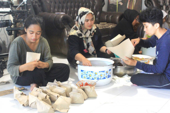 Relawan KTT ASEAN Siapkan Ribuan Nasi Bungkus Tiap Hari