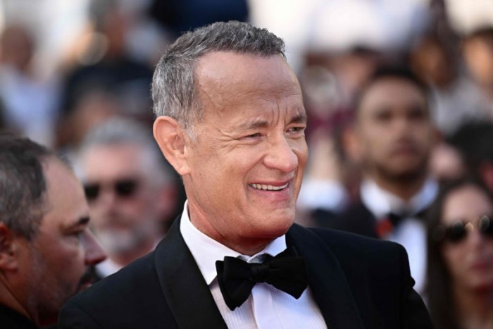 Tom Hanks Raih Gelar Kehormatan dari Universitas Harvard