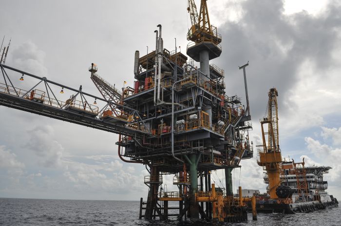 Menko Luhut: Petronas dan Pertamina akan Gantikan Shell di Blok Masela 