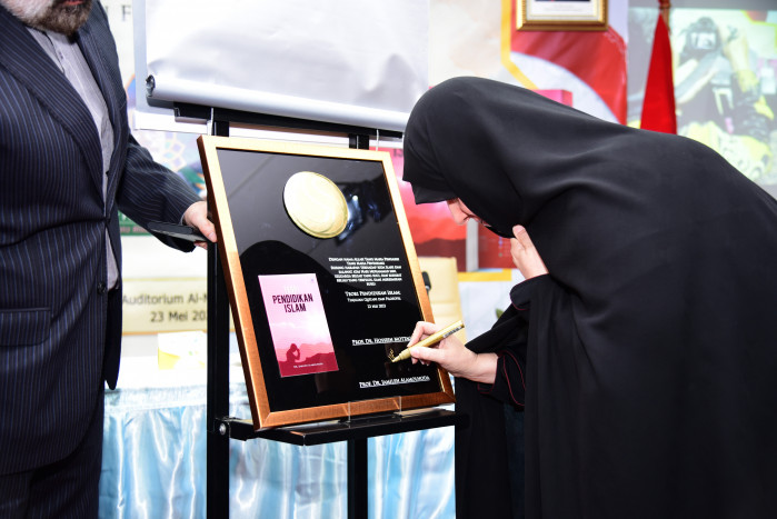 STAI Sadra Gelar Peluncuran Buku Ibu Negara Iran