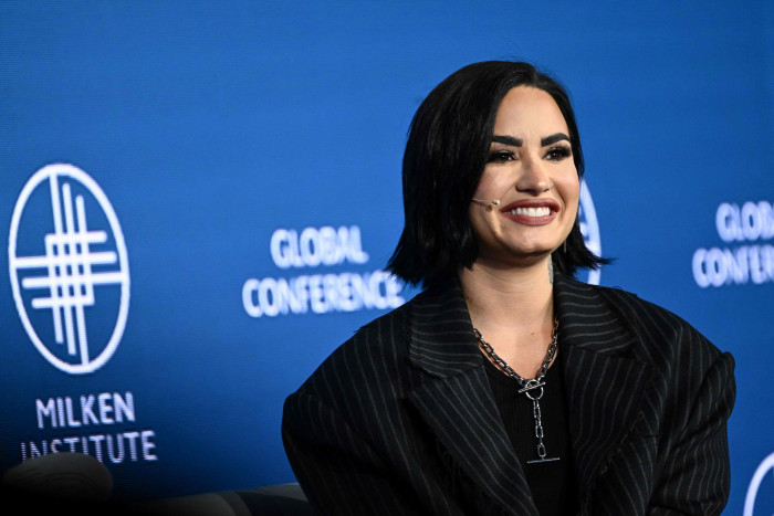 Demi Lovato Dorong Pejuang Kesehatan Mental Meminta Pertolongan