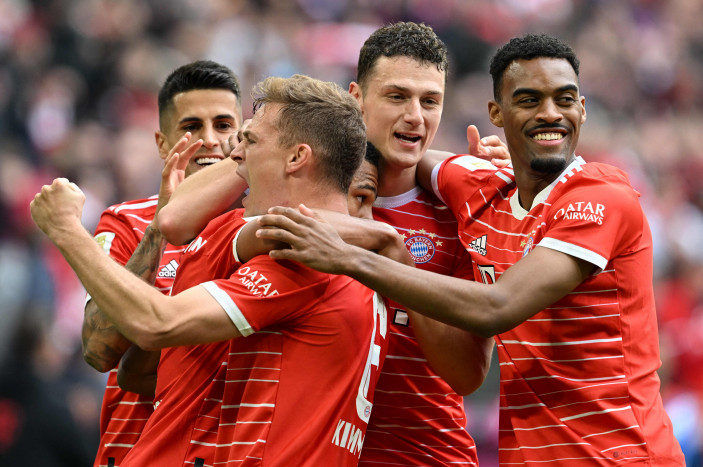 Gunduli Schalke, Bayern Kokok di Puncak Klasemen Bundesliga