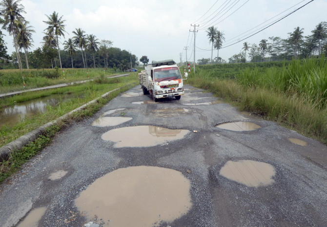 Tidak hanya Lampung, di Indonesia masih Banyak Jalan Rusak Terbengkalai