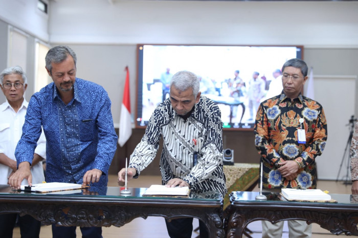 Pertamina Teken Kontrak Kerja Sama WK Peri Mahakam dan East Natuna