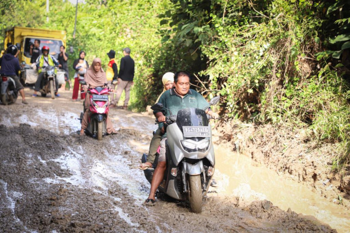 Pemkab Muba Kucurkan Rp30 Miliar untuk Perbaikan Jalan Rusak di Bandar Jaya