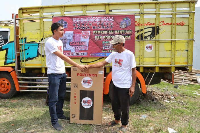 KST Jabar Beri Bantuan dan Borong Dagangan UMKM di Kabupaten Garut