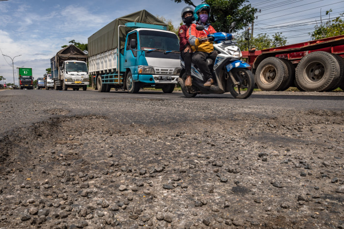 Perbaikan Jalan Pantura Semarang-Demak Dikebut