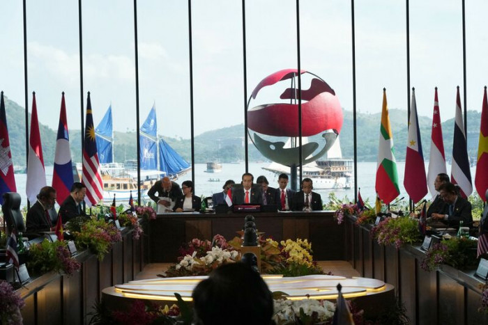 Jokowi Terima PM Kamboja di Sela KTT ASEAN