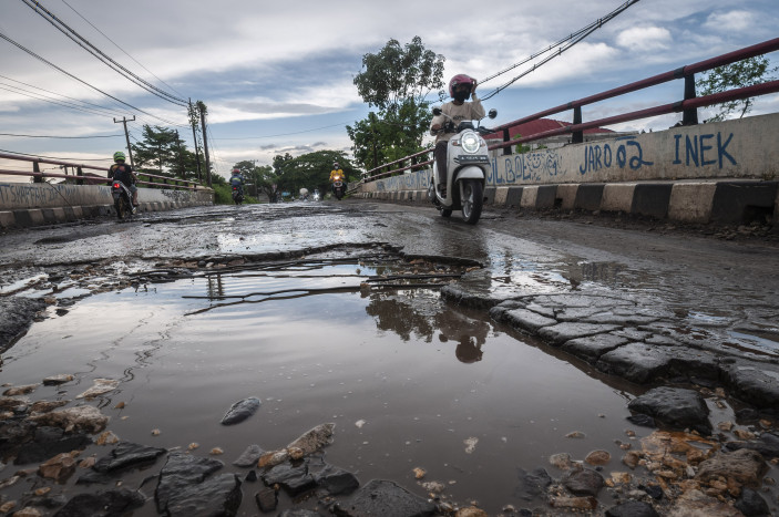 Viral Jalan Rusak di Jakarta, DPRD: Perlu Petugas Khusus Terima Keluhan Warga