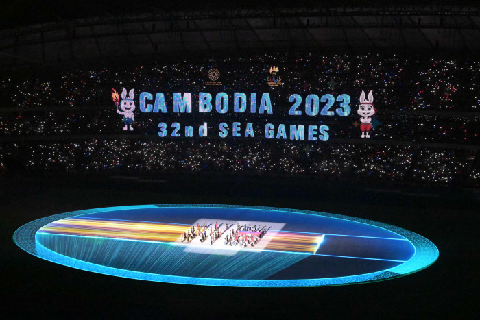 Pertunjukan Penuh Warna Hiasi Pembukaan SEA Games 2023 Kamboja