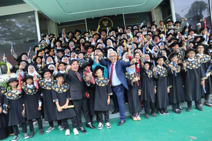 129 Anak Pekerja Migran di Malaysia Ikuti Wisuda Program Paket A, B, dan C