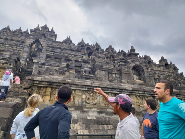 Masyarakat Setuju Penutupan Akses Naik ke Candi Borobudur