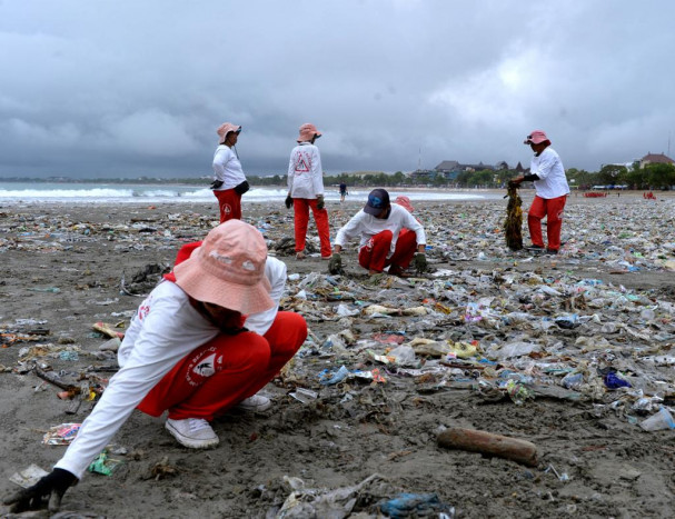 Kemenparekraf Beri Pendampingan Kelola Sampah Plastik di 10 Desinasi Wisata